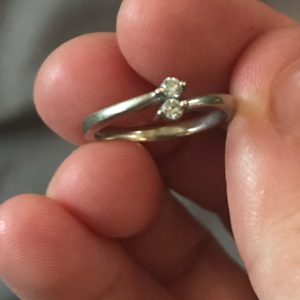10K white gold and diamond ring